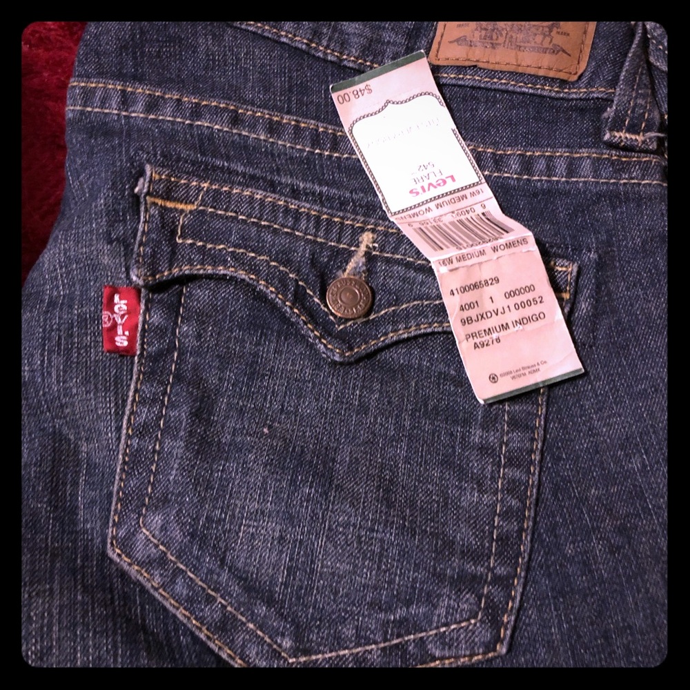 Levi’s Flare 542